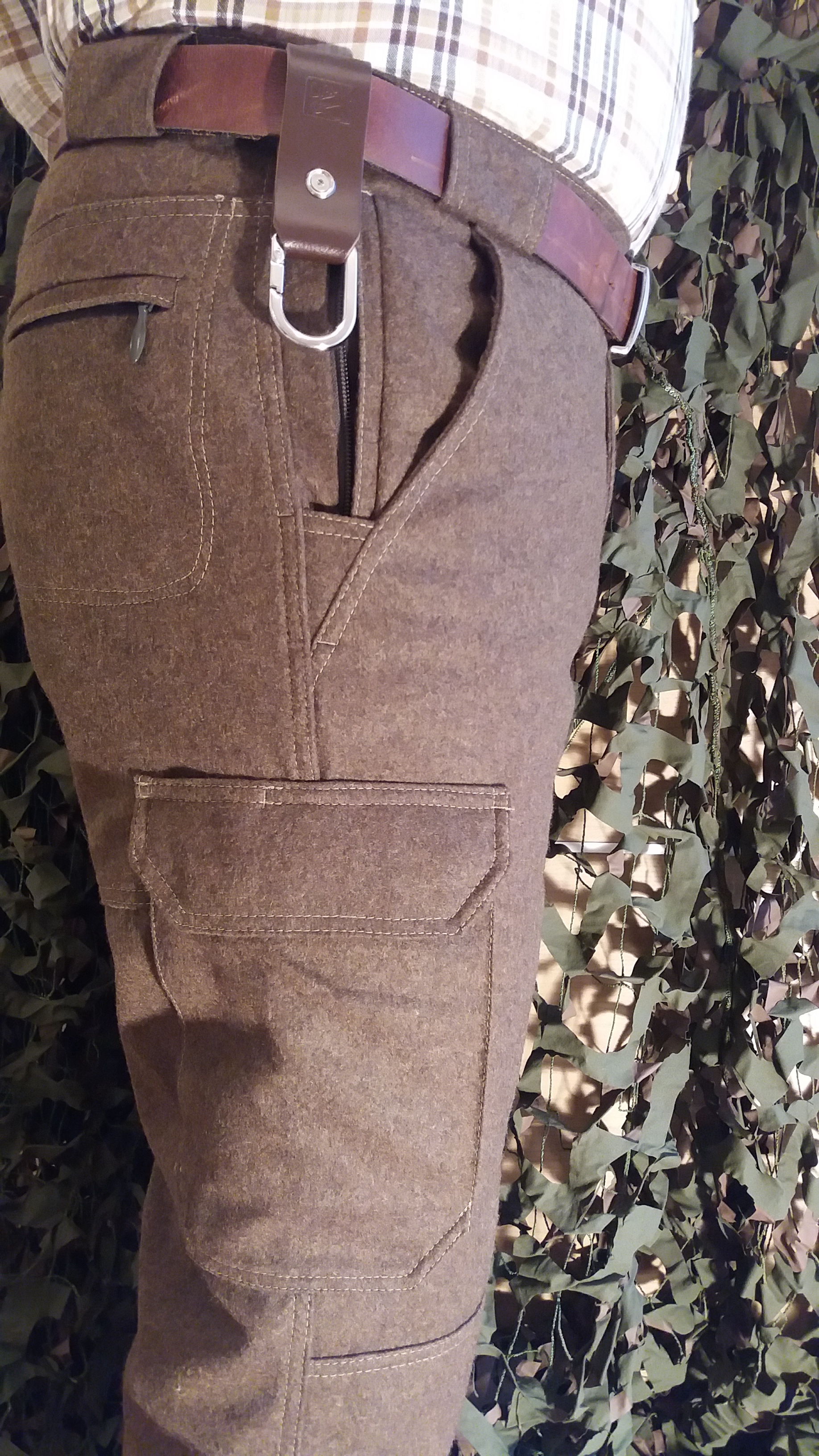 Gürtelschlaufe #2 mit D-Karabiner als Messer-Dangler