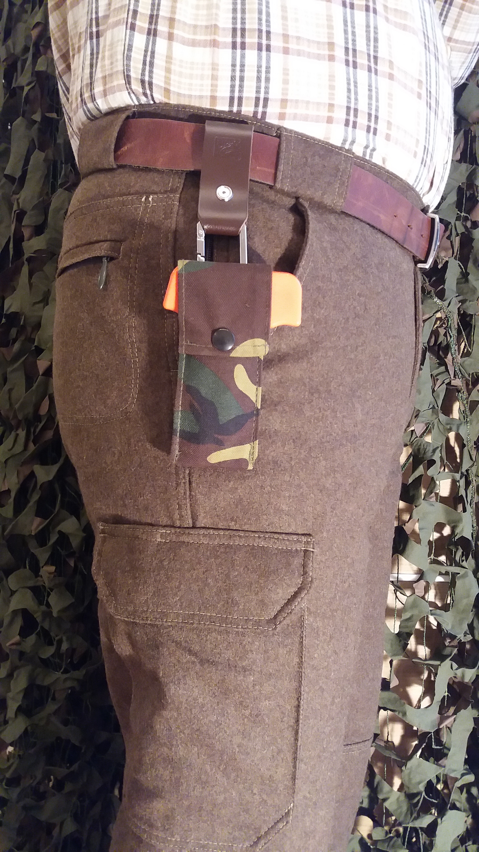 Gürtelschlaufe #2 mit D-Karabiner als Messer-Dangler